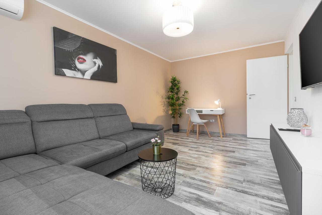 Decebal Flat Daire Oradea Dış mekan fotoğraf